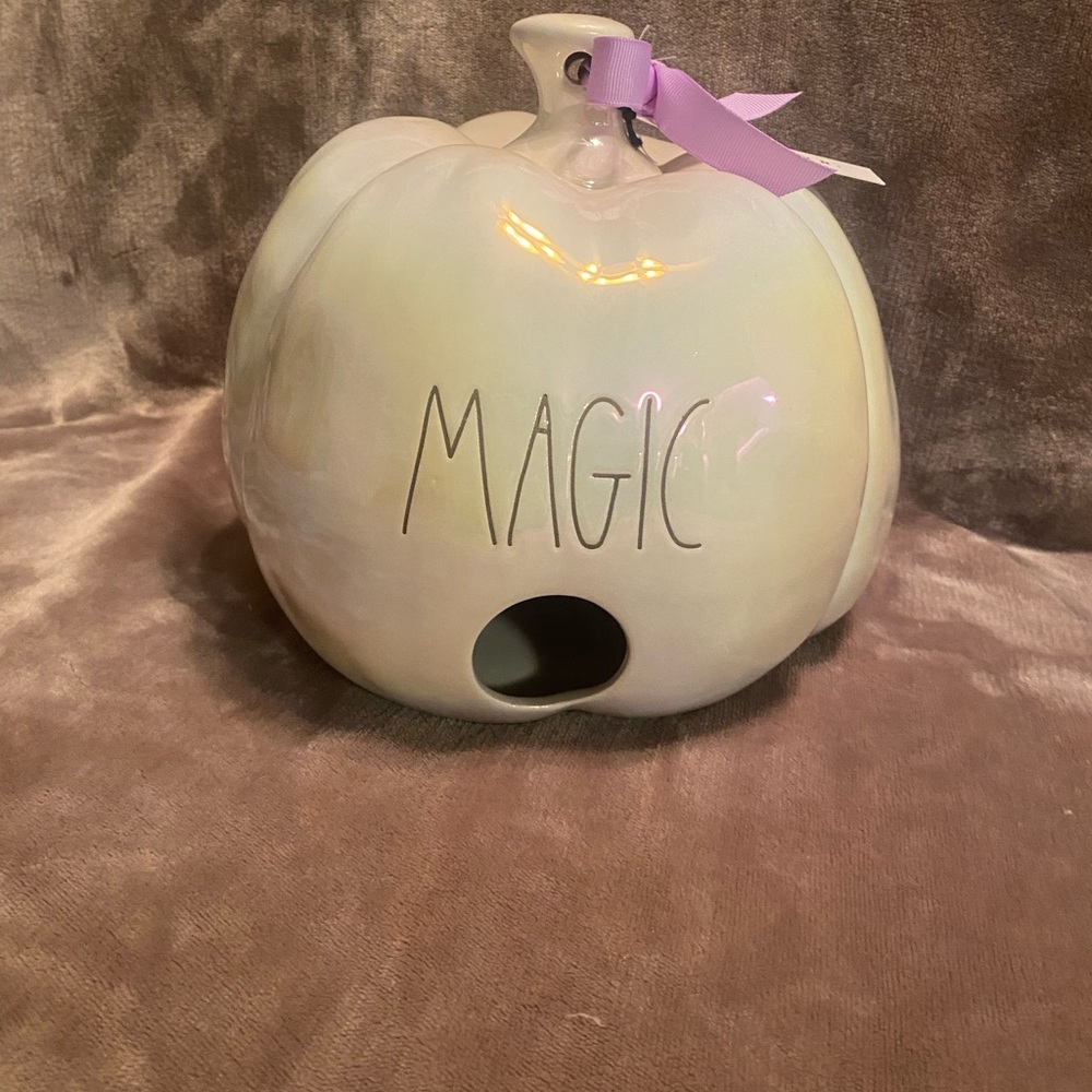 Rae Dunn Magic luster pumpkin birdhouse. 7.5x9”. New in box